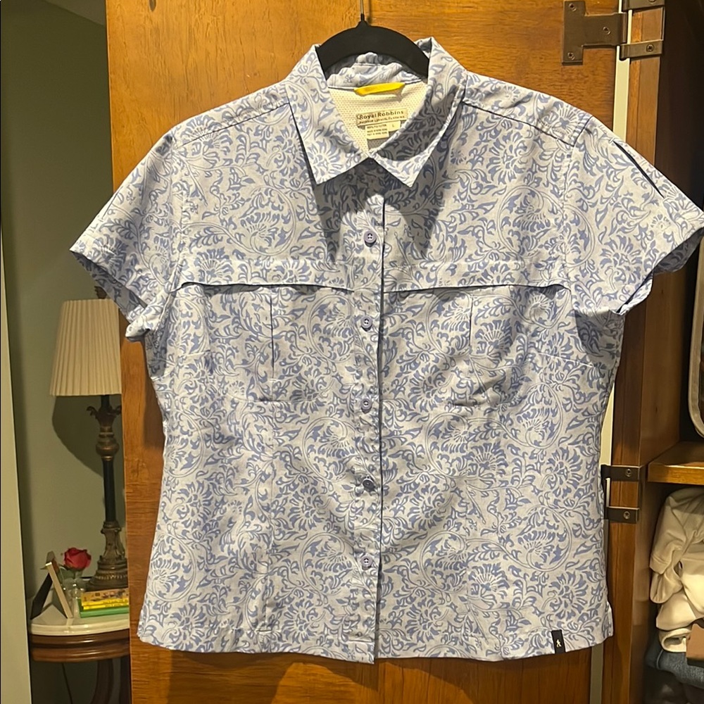 Women's Royal Robbins Blue Patterned Short Sleeve outdoor, travel Shirt SZ L